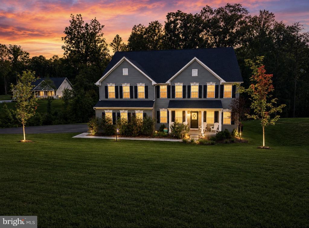 121 LAKE BLUFF COURT