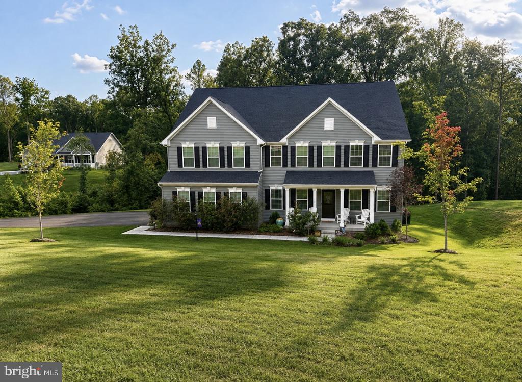 121 LAKE BLUFF COURT