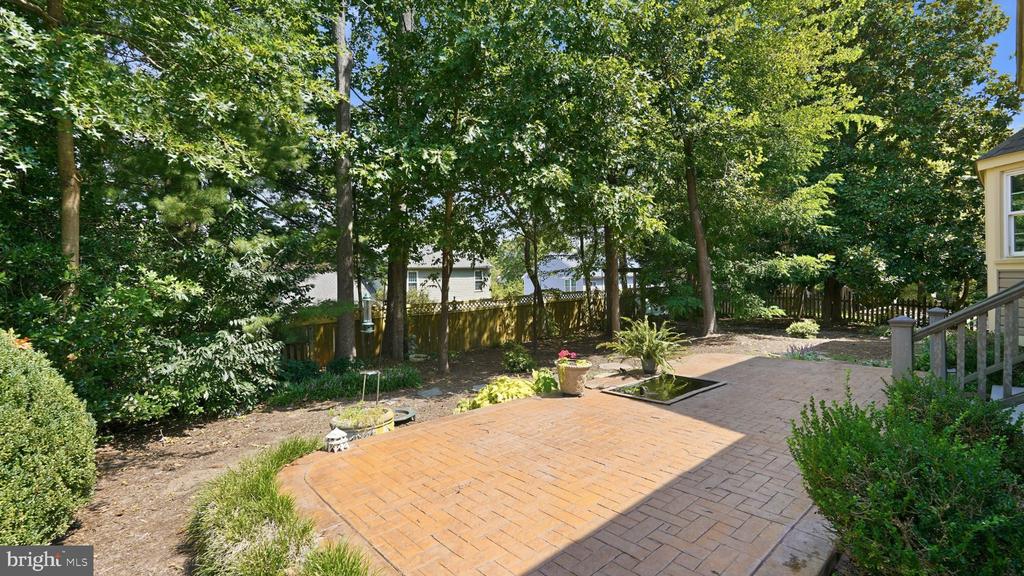 32 LARKWOOD COURT