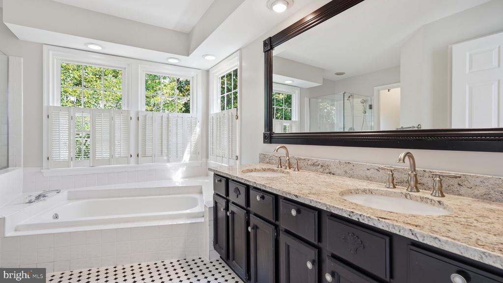32 LARKWOOD COURT