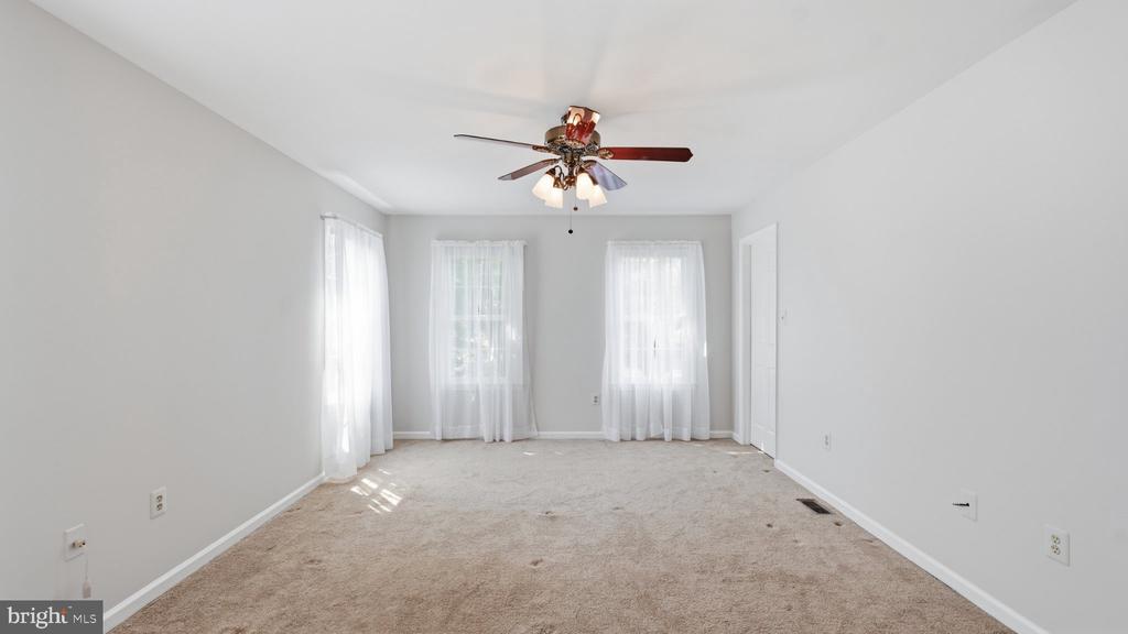 32 LARKWOOD COURT