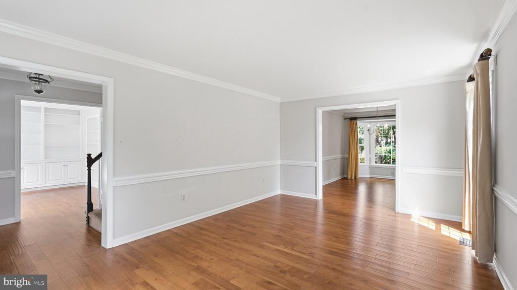 32 LARKWOOD COURT