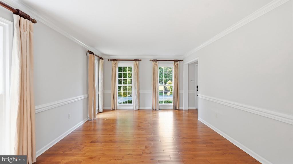32 LARKWOOD COURT