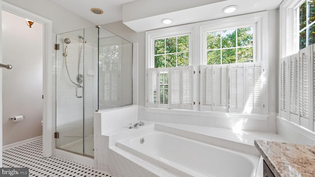 32 LARKWOOD COURT