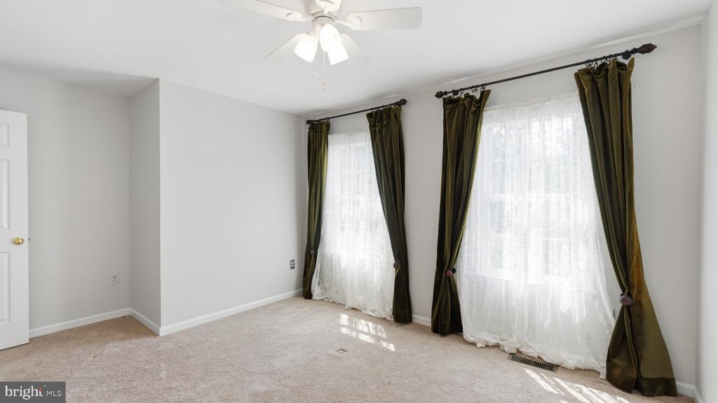 32 LARKWOOD COURT