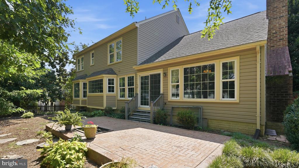 32 LARKWOOD COURT
