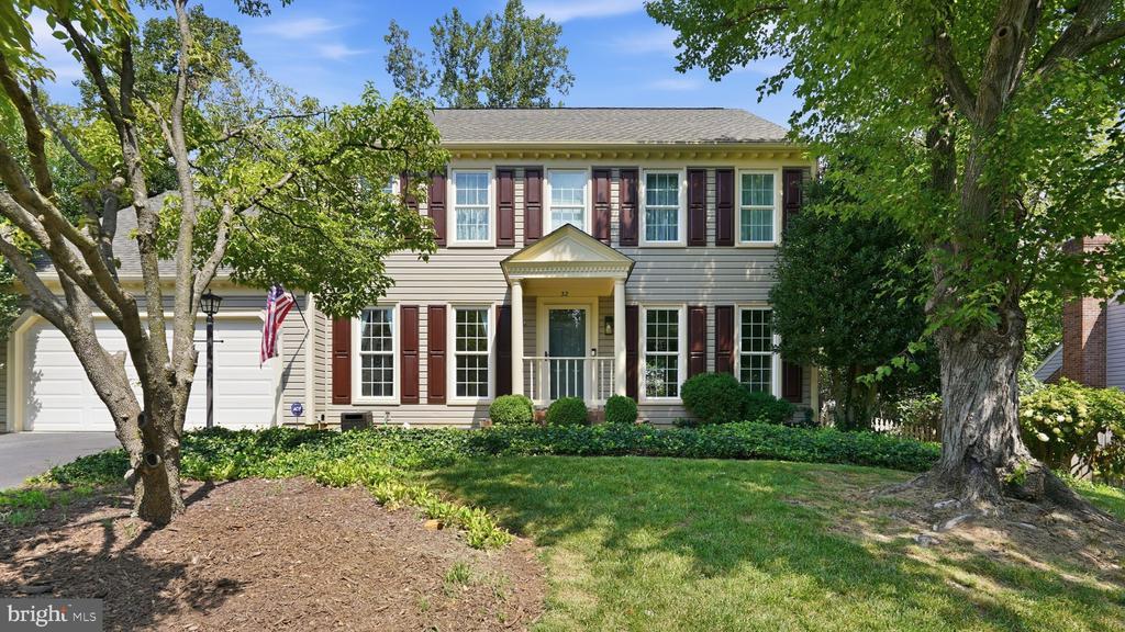 32 LARKWOOD COURT