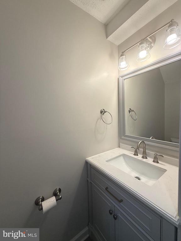 110 LAKEVIEW COURT
