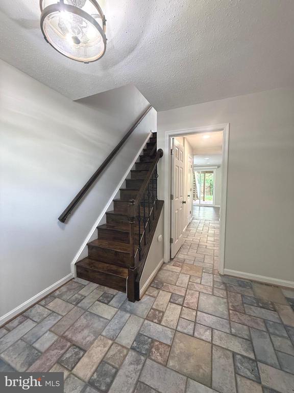 110 LAKEVIEW COURT