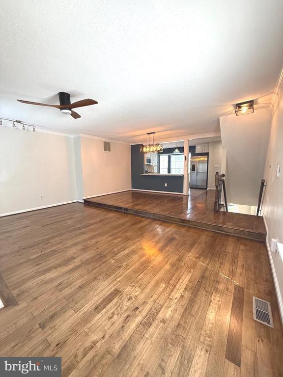110 LAKEVIEW COURT