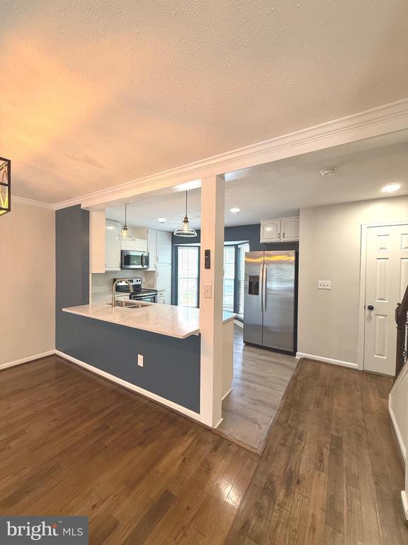 110 LAKEVIEW COURT