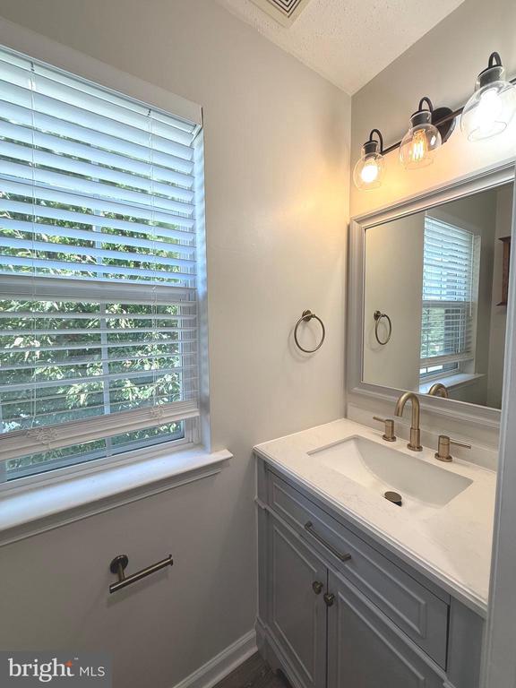 110 LAKEVIEW COURT