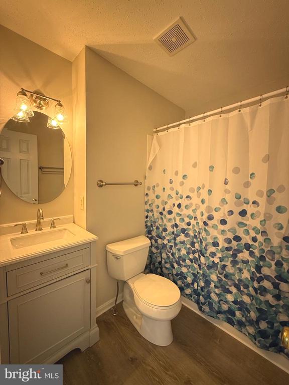 110 LAKEVIEW COURT