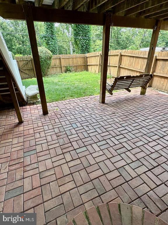 110 LAKEVIEW COURT