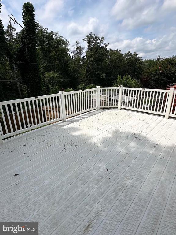 110 LAKEVIEW COURT