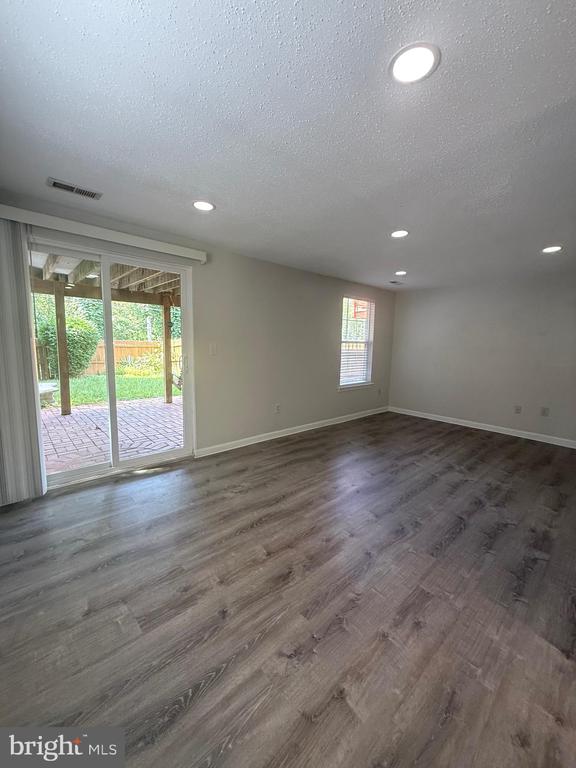 110 LAKEVIEW COURT
