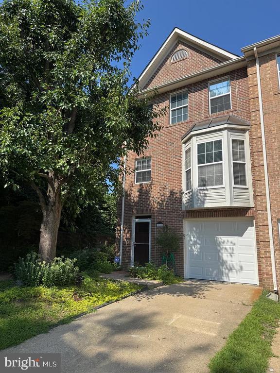 110 LAKEVIEW COURT