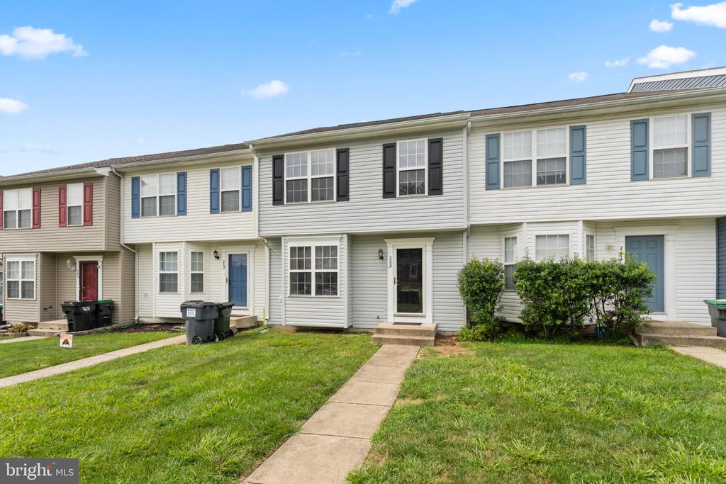 209 ILONA COURT