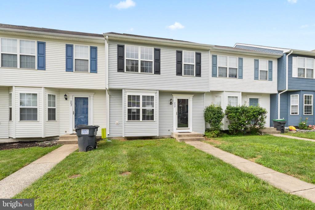 209 ILONA COURT