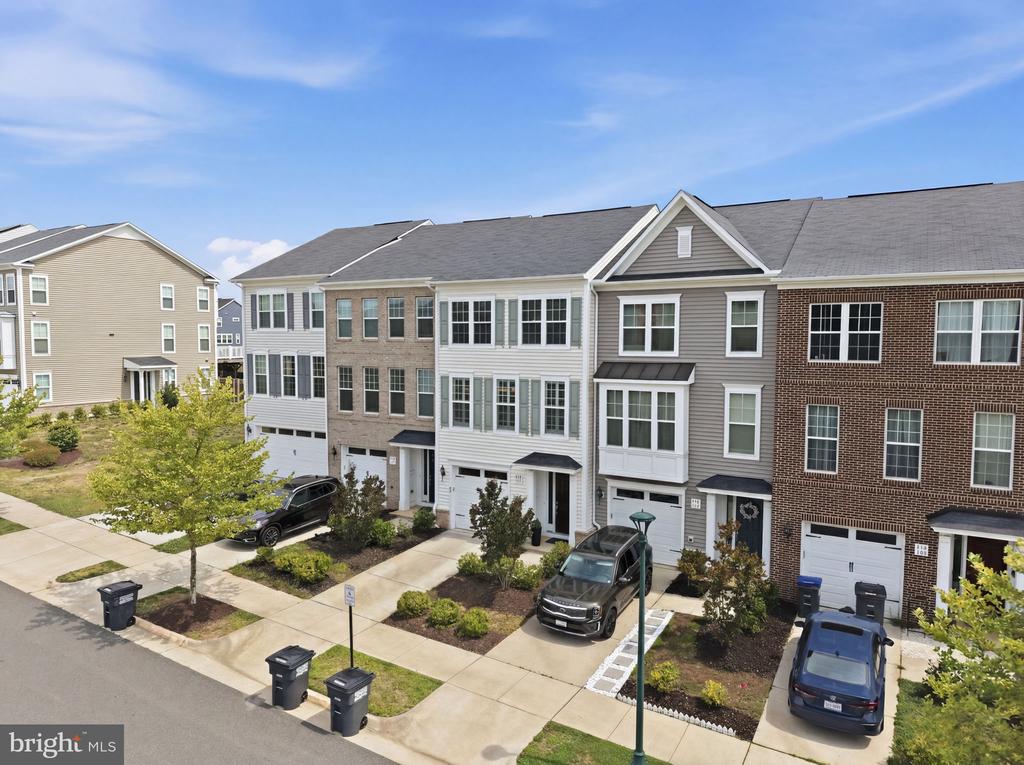 439 FOXGLOVE WAY Unit: 103