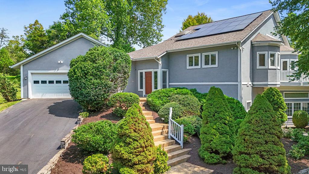 9 MERIDAN LANE