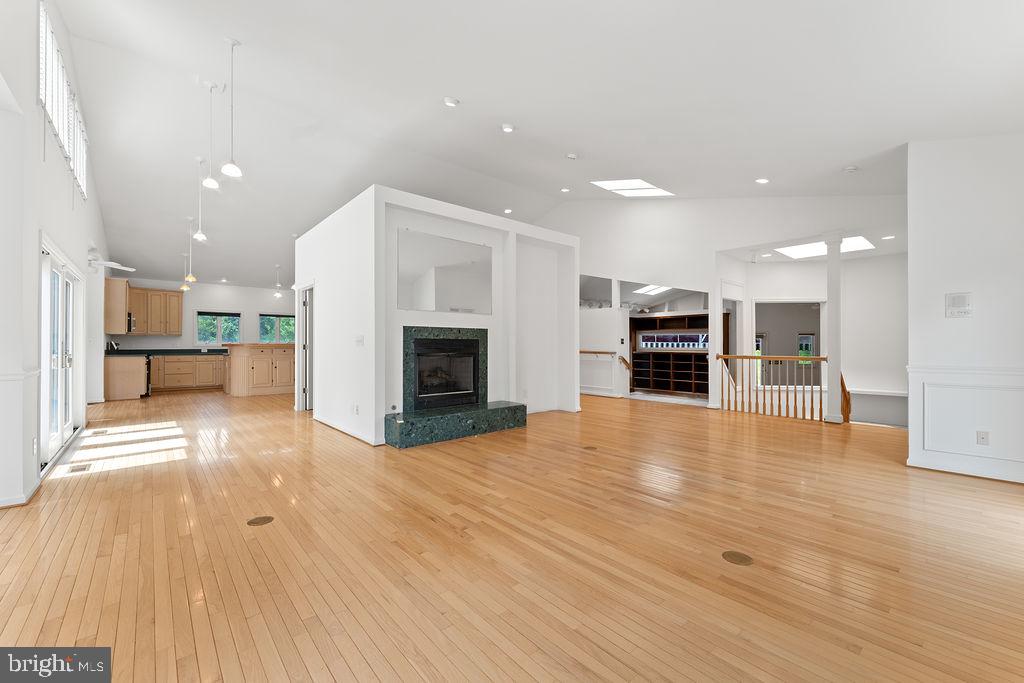 9 MERIDAN LANE