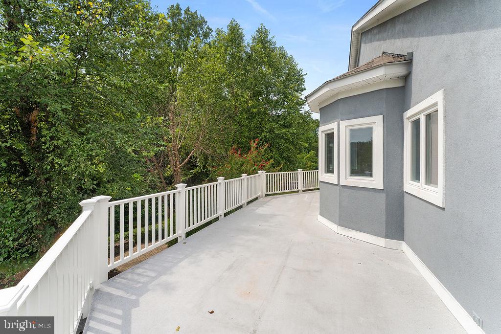 9 MERIDAN LANE