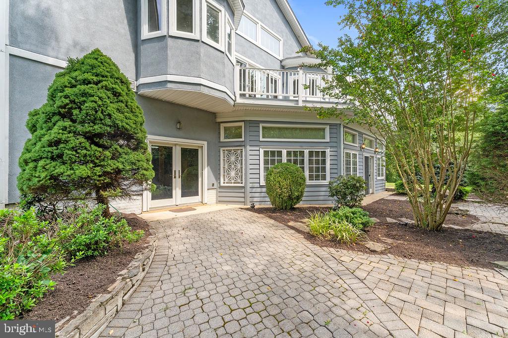 9 MERIDAN LANE