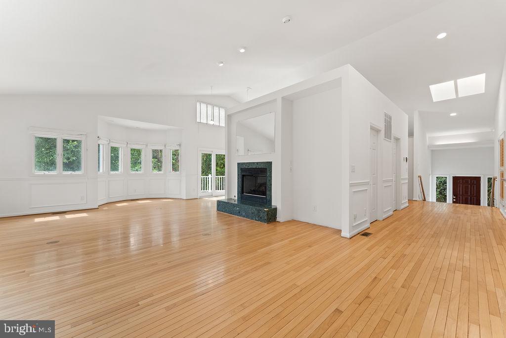 9 MERIDAN LANE
