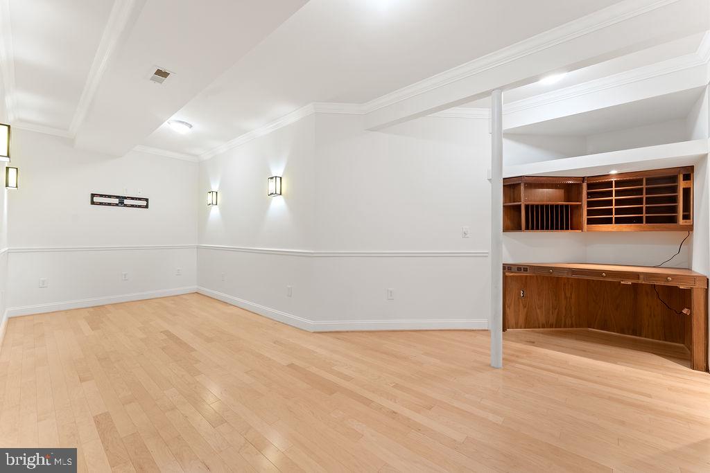 9 MERIDAN LANE