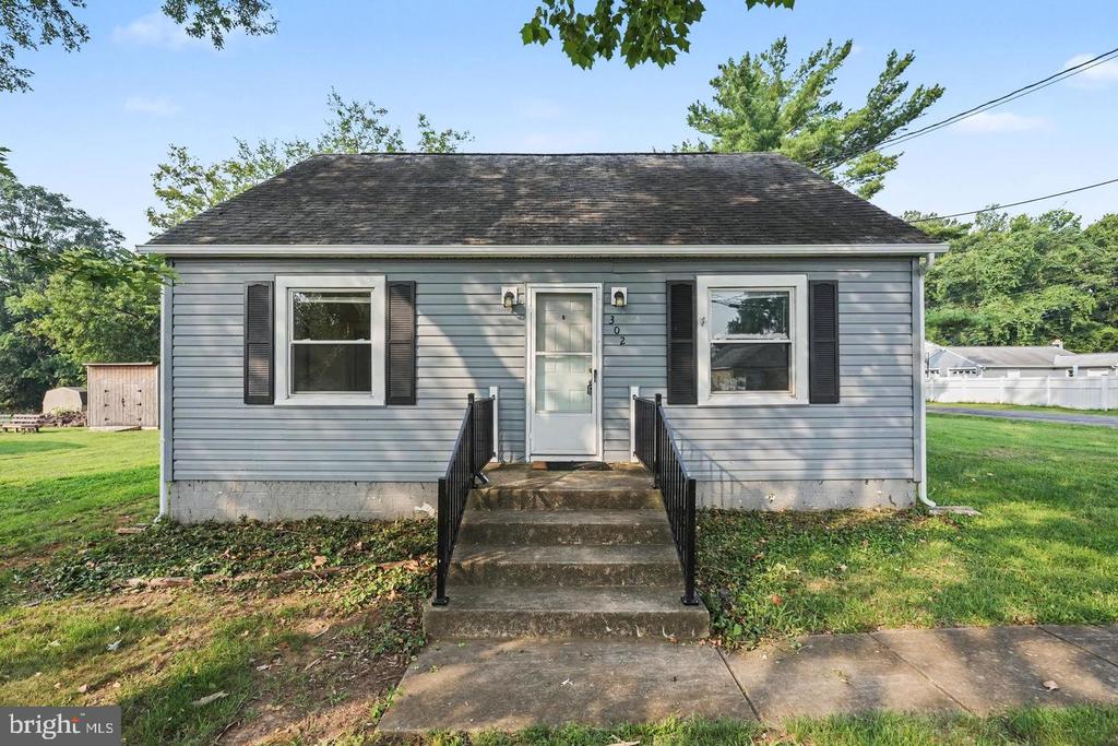 302 E CHATHAM STREET