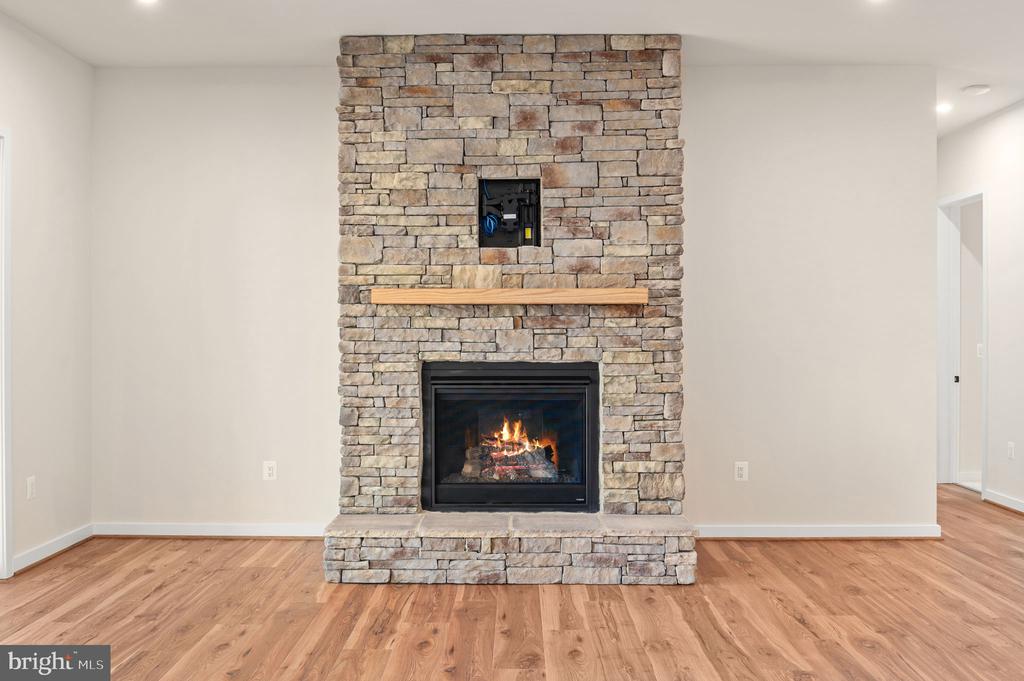 1006 HILBURN CT