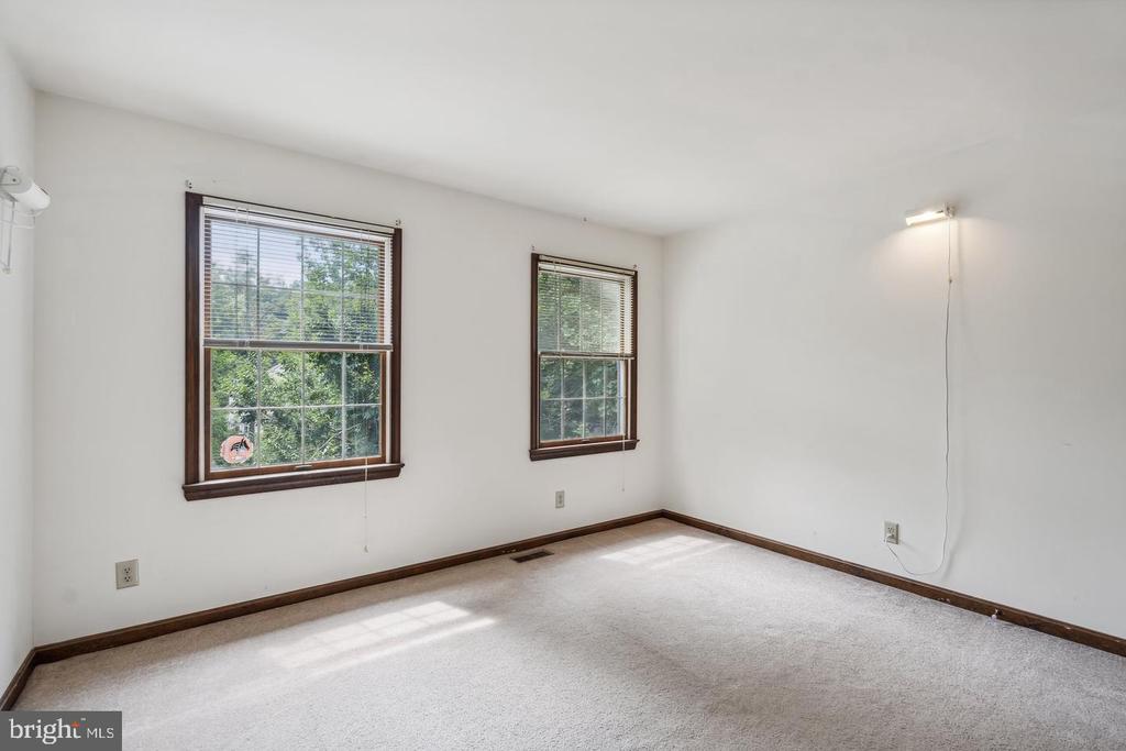 2425 HARPOON DRIVE