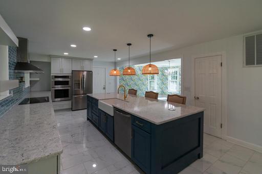 428 INGLESIDE DRIVE