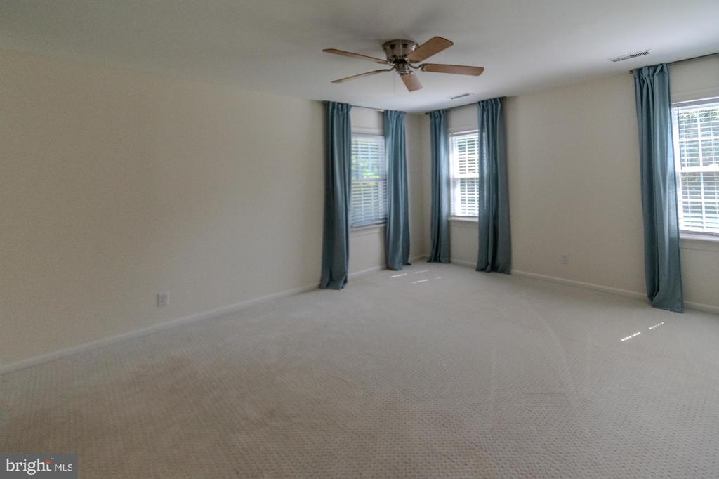 428 INGLESIDE DRIVE