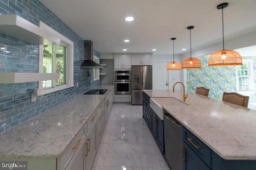 428 INGLESIDE DRIVE