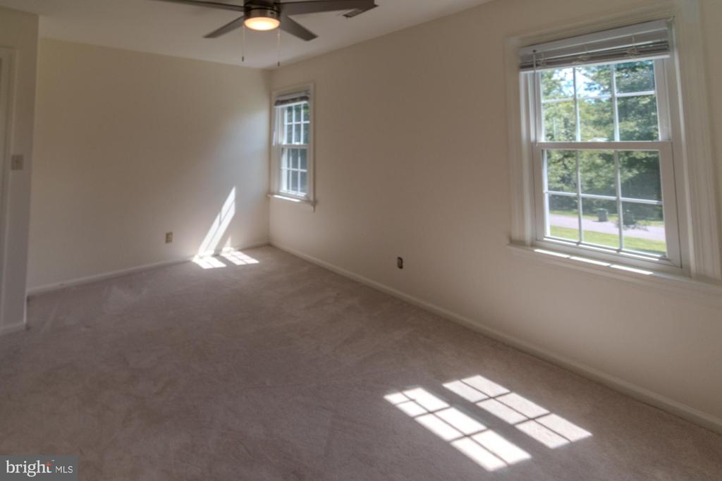 428 INGLESIDE DRIVE