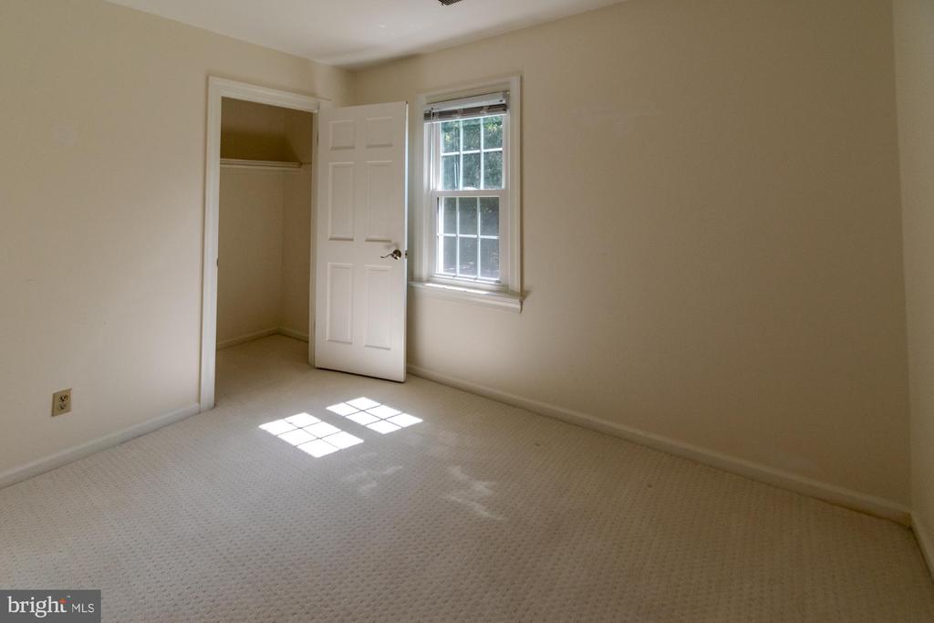 428 INGLESIDE DRIVE