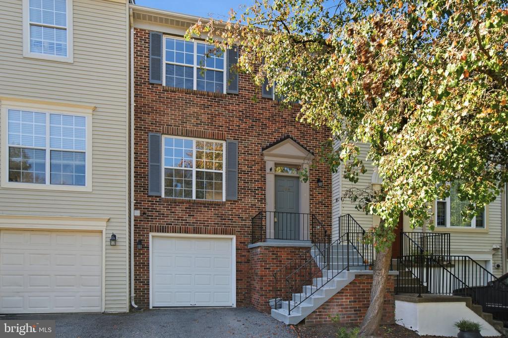 104 STAFFORD GLEN COURT