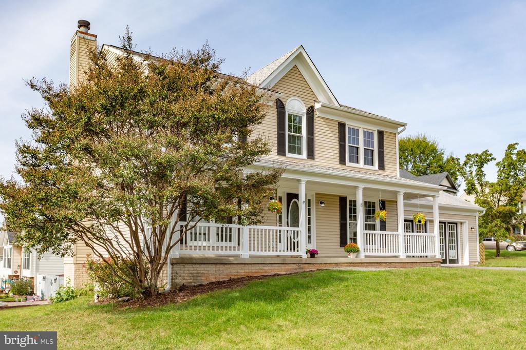 8 LITTLE BROOK CIRCLE