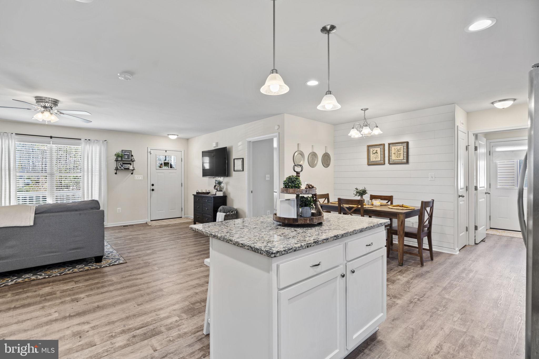 92 RUSTIC LN