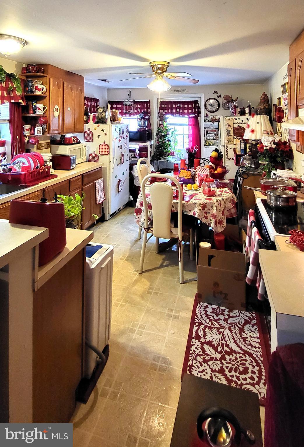2895 POMONA ROAD