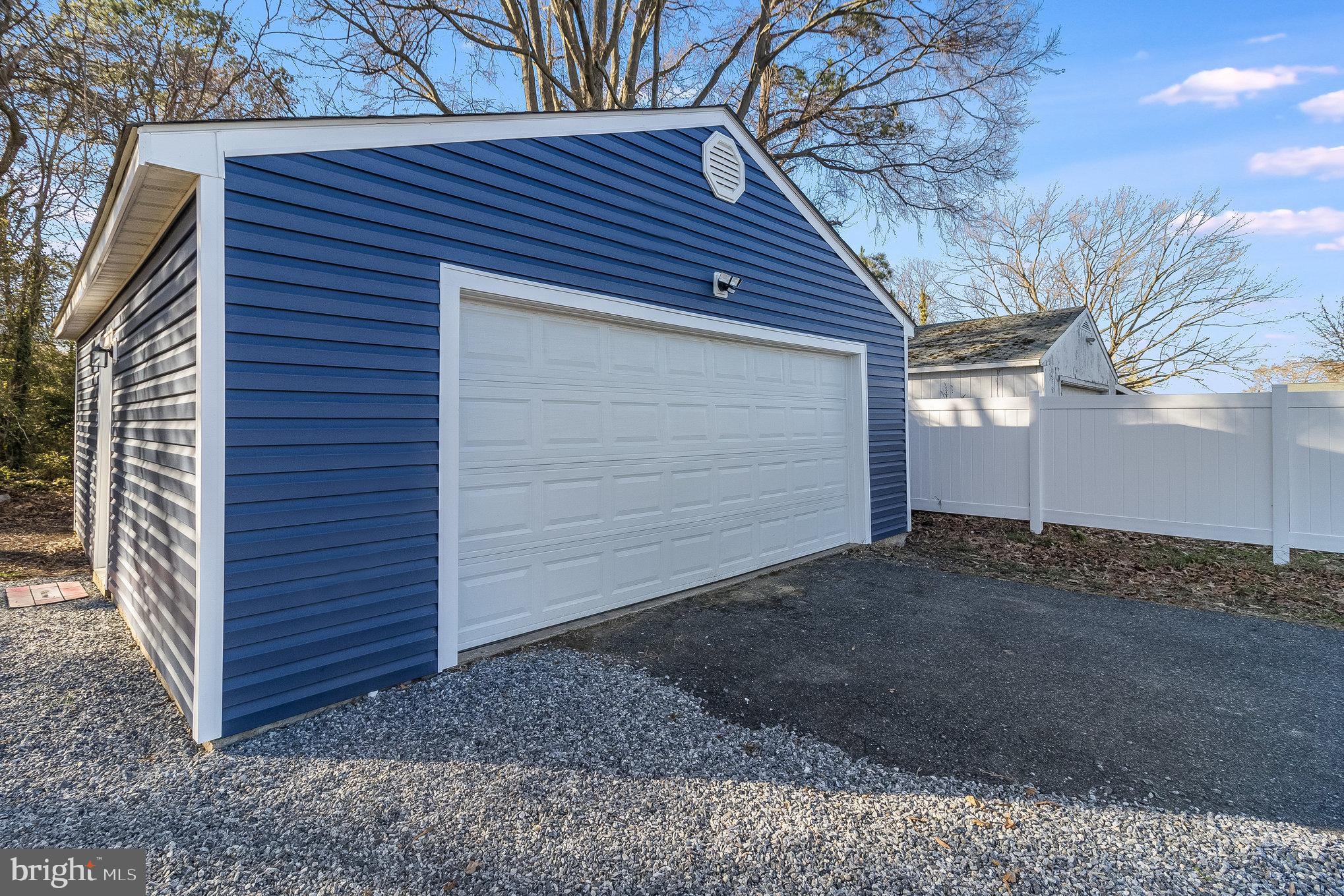 465 SHORE DRIVE