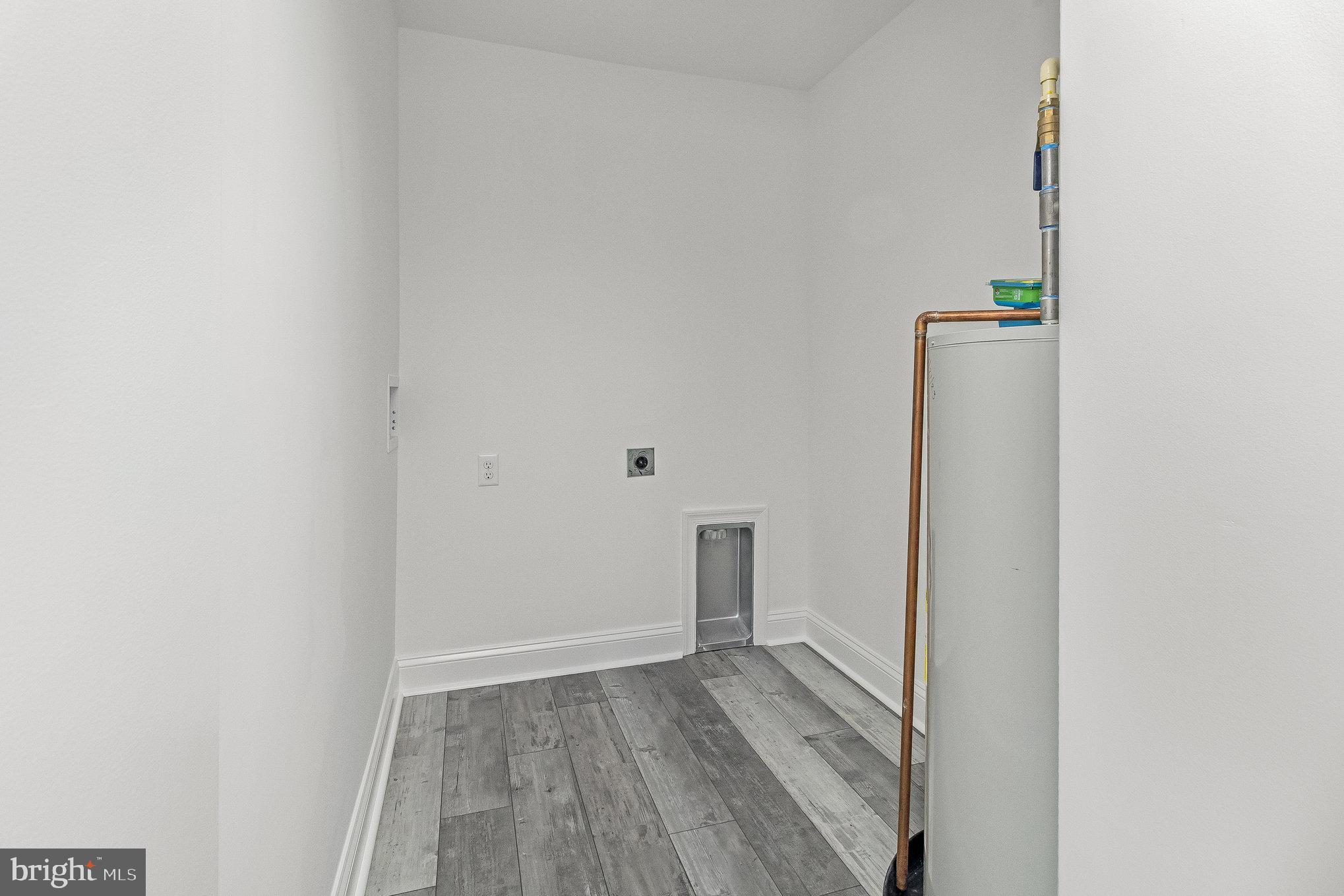 465 SHORE DRIVE