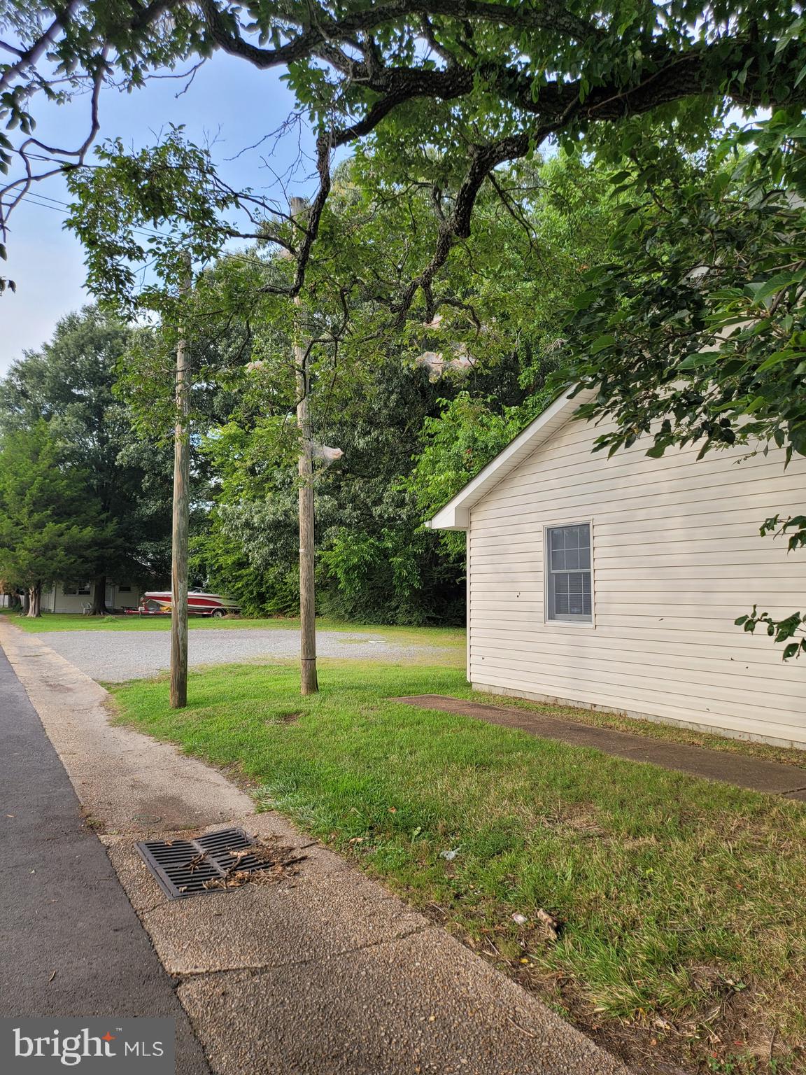 233 COLONIAL AVENUE