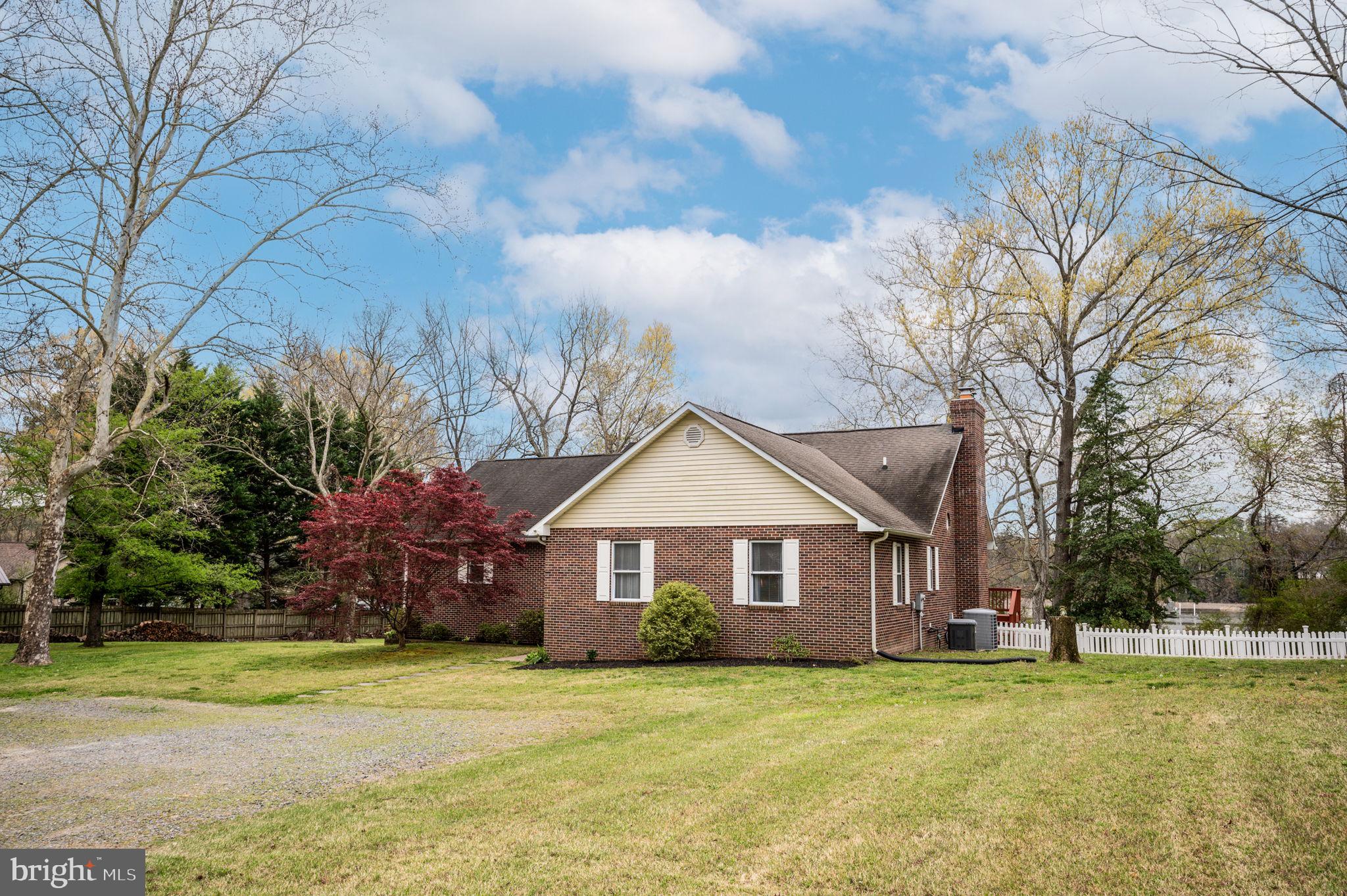 444 SWAN POINT LANE