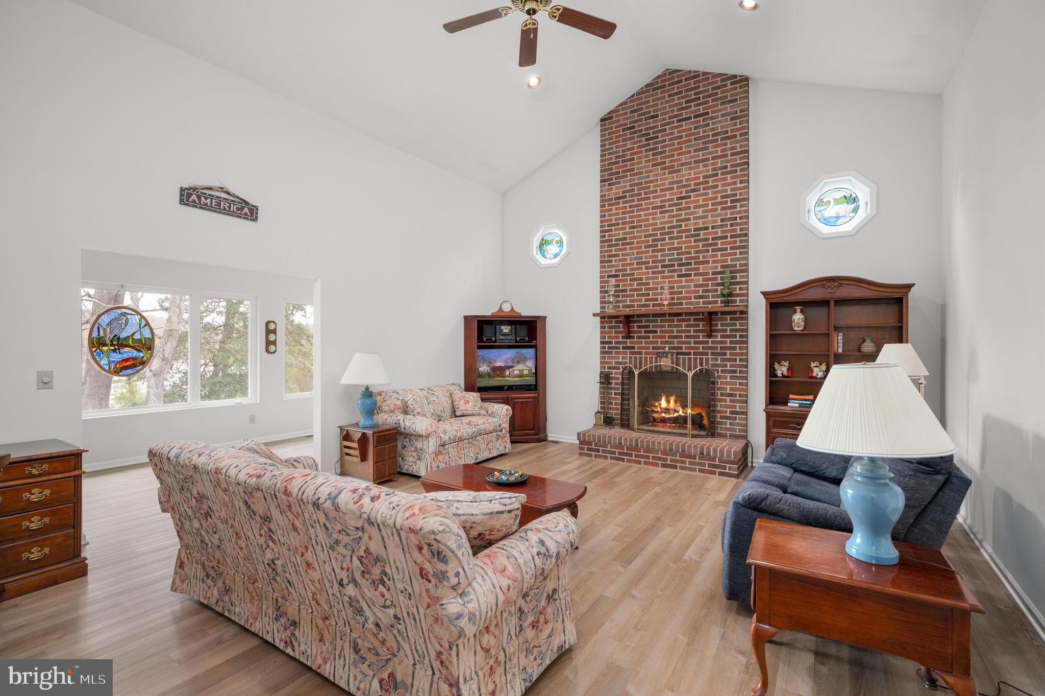444 SWAN POINT LANE