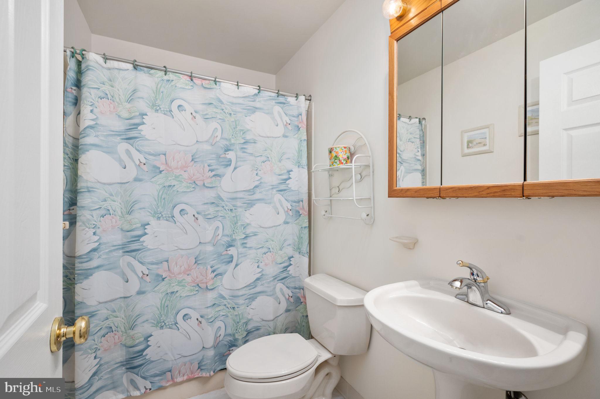 444 SWAN POINT LANE