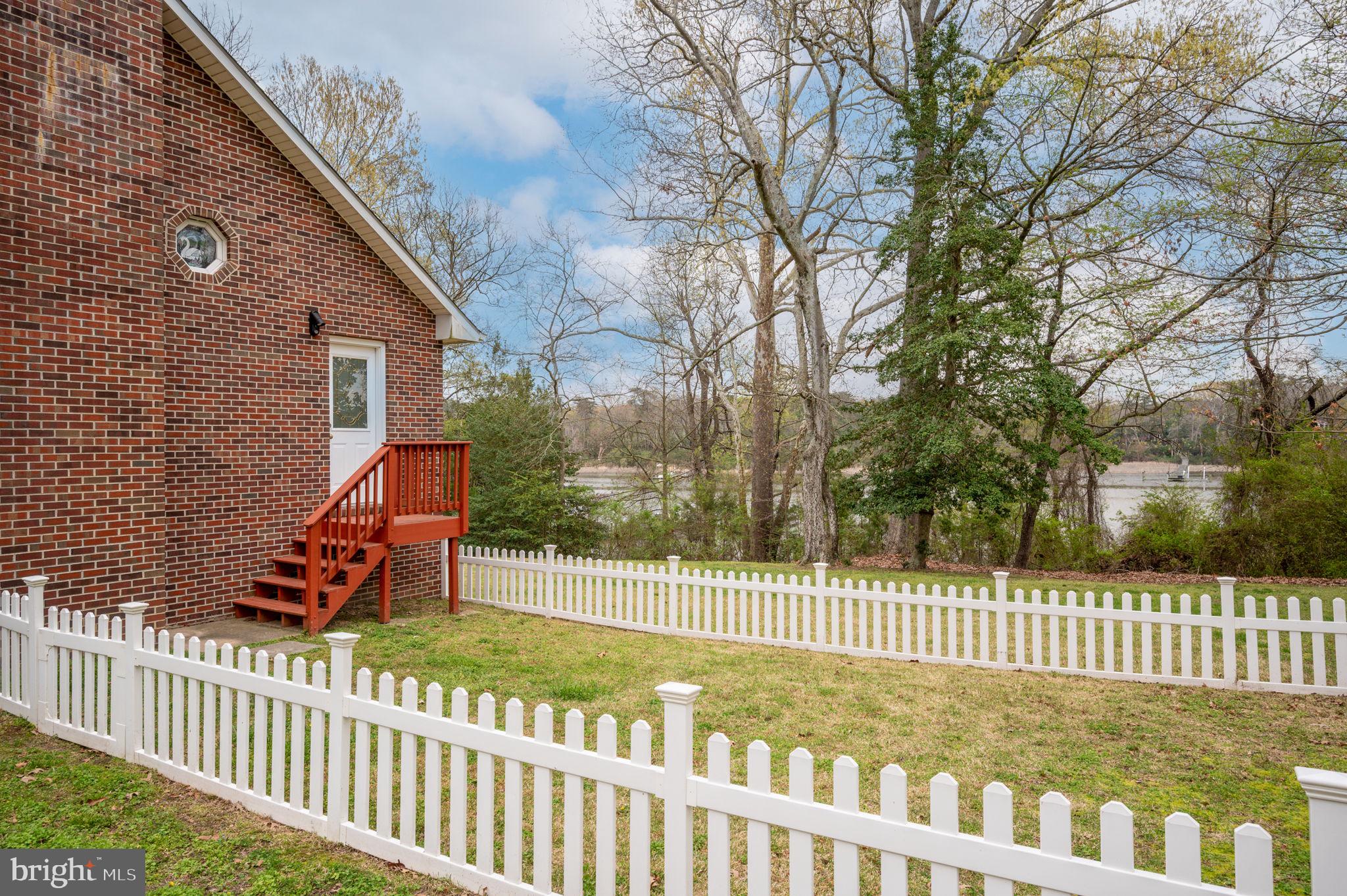 444 SWAN POINT LANE