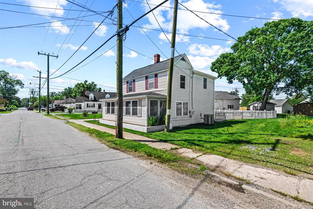 117 BANCROFT AVENUE